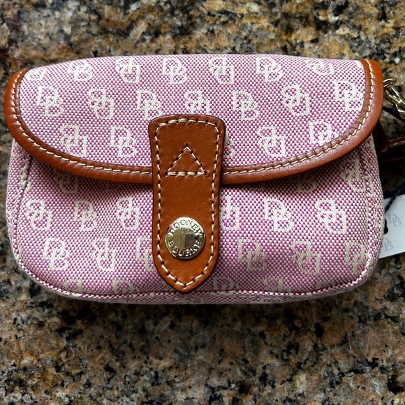 NWT Dooney & Bourke Canvas Leather Signature Wristlet Wallet Clutch Red / Pink - Picture 1 of 10
